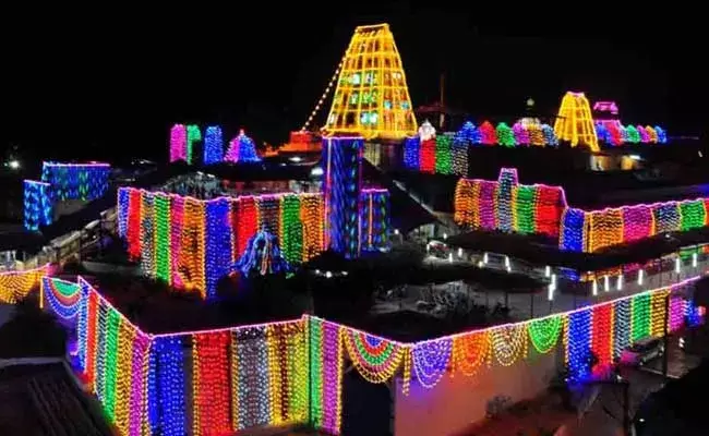 Bhadrachalam : రామయ్య కళ్యాణోత్సవానికి సర్వాంగ సుందరంగా ముస్తాబైన భద్రాద్రి..!