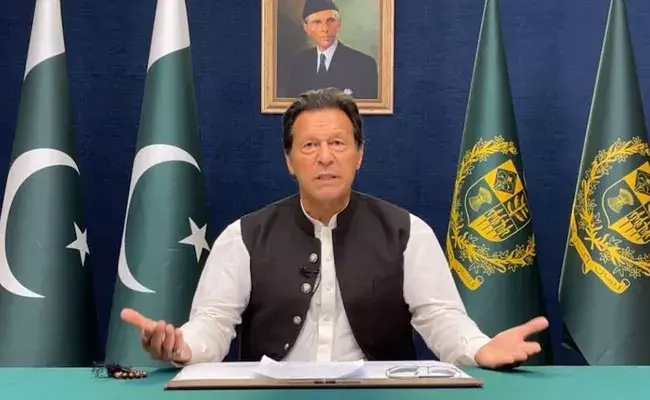 Pakistan: అవిశ్వాస తీర్మానంలో కుప్పకూలిన ఇమ్రాన్ ఖాన్ సర్కార్.. ఆ దేశ చరిత్రలో మొదటిసారి ఇలా.. Pakistan: అవిశ్వాస తీర్మానంలో కుప్పకూలిన ఇమ్రాన్ ఖాన్ సర్కార్.. ఆ దేశ చరిత్రలో మొదటిసారి ఇలా..