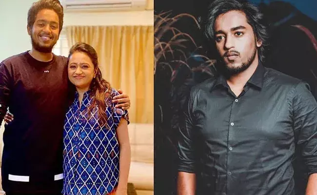Roshan Kanakala: హీరోగా యాంకర్ సుమ తనయుడి జోరు.. అప్పుడే రెండో సినిమా సైన్.. Roshan Kanakala: హీరోగా యాంకర్ సుమ తనయుడి జోరు.. అప్పుడే రెండో సినిమా సైన్..