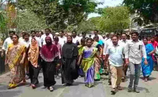 YCP: వైసీపీలో మంత్రి పదవుల చిచ్చు.. పలుచోట్ల నిరసనలు..