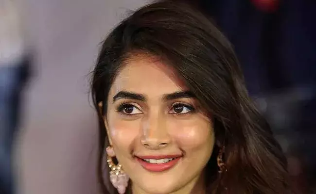Pooja Hegde : బుట్టబొమ్మకి దిల్ రాజు బంపర్ ఆఫర్..! Pooja Hegde : బుట్టబొమ్మకి దిల్ రాజు బంపర్ ఆఫర్..!