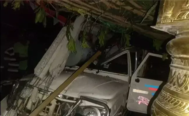 Khammam: ఖమ్మం జిల్లాలో విషాదం.. గుడిలోకి దూసుకెళ్లిన బొలెరో.. ఇద్దరు చిన్నారులు మృతి.. Khammam: ఖమ్మం జిల్లాలో విషాదం.. గుడిలోకి దూసుకెళ్లిన బొలెరో.. ఇద్దరు చిన్నారులు మృతి..