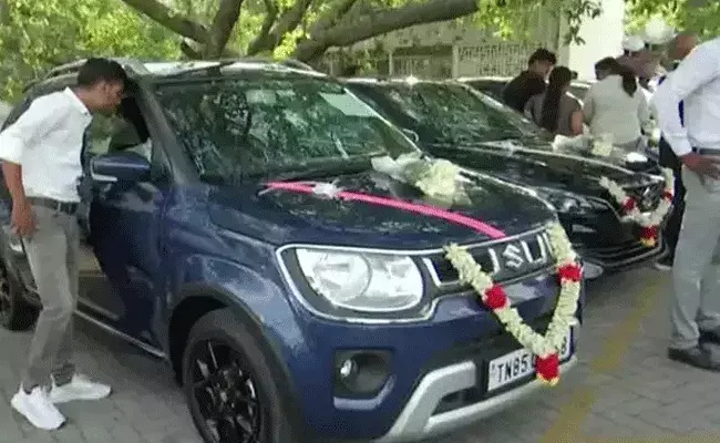 IT Company: ఐటీ కంపెనీ ఉద్యోగులకు.. ఆఫీస్ బాస్ అదిరిపోయే గిప్ట్..