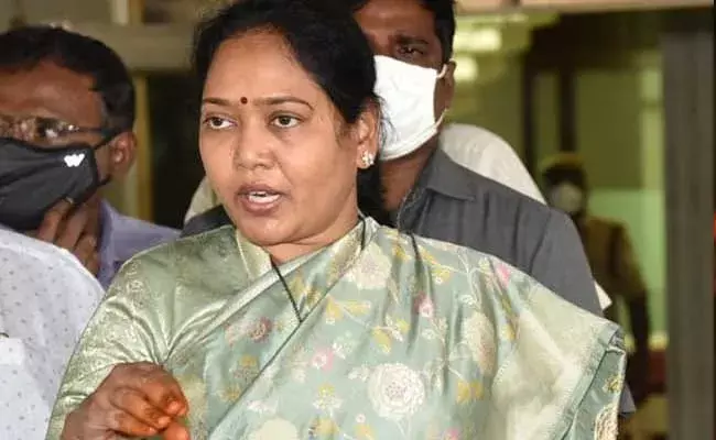 Sucharita: నేను రాజకీయాల్లో ఉంటే వైసీపీలోనే కొనసాగుతా: సుచరిత