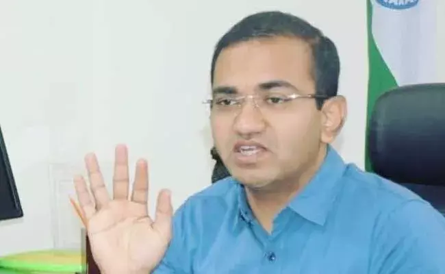 Nirmal District : వీఆర్ఏలకు డ్యూటీల వివాదంపై స్పందించిన కలెక్టర్..! Nirmal District : వీఆర్ఏలకు డ్యూటీల వివాదంపై స్పందించిన కలెక్టర్..!