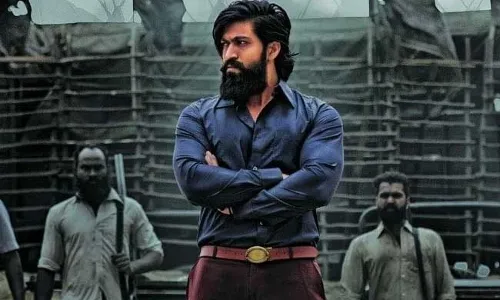 KGF 2 Twitter Review : అభిమానులకి పూనకాలే.. మెయిన్ హైలెట్ అదే..! KGF 2 Twitter Review : అభిమానులకి పూనకాలే.. మెయిన్ హైలెట్ అదే..!