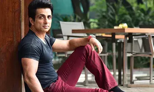 Sonu Sood : నా భార్య రక్తం తాగుతోంది.. సోనూసూద్ని సహాయం అడిగిన నెటిజన్..! Sonu Sood : నా భార్య రక్తం తాగుతోంది.. సోనూసూద్ని సహాయం అడిగిన నెటిజన్..!