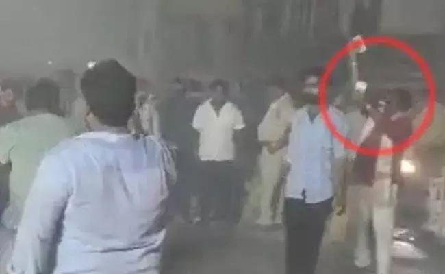 మంత్రికి కరెన్సీ నోట్లతో స్వాగతం.. ఊరేగింపులో మార్కెట్ కమిటీ చైర్మన్ హల్చల్..! మంత్రికి కరెన్సీ నోట్లతో స్వాగతం.. ఊరేగింపులో మార్కెట్ కమిటీ చైర్మన్ హల్చల్..!