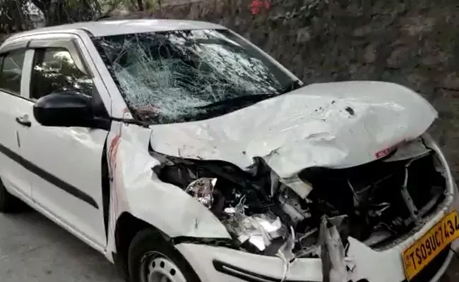 Banjara Hills: రోడ్డు మధ్యలో మొక్కలకు నీరు పోస్తున్న వ్యక్తిని ఢీకొట్టిన కారు.. అక్కడికక్కడే మృతి.. Banjara Hills: రోడ్డు మధ్యలో మొక్కలకు నీరు పోస్తున్న వ్యక్తిని ఢీకొట్టిన కారు.. అక్కడికక్కడే మృతి..