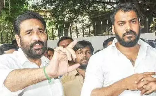 Nellore: నెల్లూరులో రసవత్తర రాజకీయాలు.. చర్చనీయాంశంగా అనిల్, కోటంరెడ్డి భేటీ.. Nellore: నెల్లూరులో రసవత్తర రాజకీయాలు.. చర్చనీయాంశంగా అనిల్, కోటంరెడ్డి భేటీ..