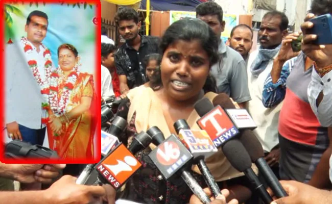 Khammam: మరో యువతితో పెళ్లికి సిద్ధమైన ప్రియుడు.. మండపం ముందే ప్రియురాలి ఆందోళన.. Khammam: మరో యువతితో పెళ్లికి సిద్ధమైన ప్రియుడు.. మండపం ముందే ప్రియురాలి ఆందోళన..