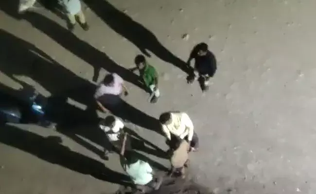 Adilabad: బిర్యానీ కోసం అంత పని చేశారా..! మద్యం మత్తులో.. Adilabad: బిర్యానీ కోసం అంత పని చేశారా..! మద్యం మత్తులో..