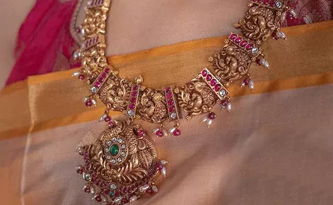 Gold and Silver Rates Today : తగ్గిన బంగారం, భారీగా పెరిగిన వెండి ధరలు..
