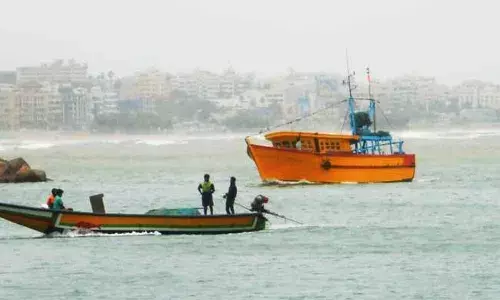 Andhra Pradesh : సముద్రంలో చేపల వేటను నిషేధించిన ఏపీ ప్రభుత్వం Andhra Pradesh : సముద్రంలో చేపల వేటను నిషేధించిన ఏపీ ప్రభుత్వం