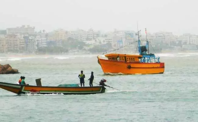 Andhra Pradesh : సముద్రంలో చేపల వేటను నిషేధించిన ఏపీ ప్రభుత్వం Andhra Pradesh : సముద్రంలో చేపల వేటను నిషేధించిన ఏపీ ప్రభుత్వం