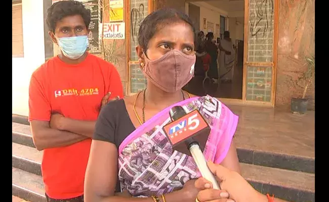 East Godavari: తూర్పుగోదావరి జిల్లాలో దారుణం.. బాలికపై వాలంటీర్ అత్యాచారం.. East Godavari: తూర్పుగోదావరి జిల్లాలో దారుణం.. బాలికపై వాలంటీర్ అత్యాచారం..