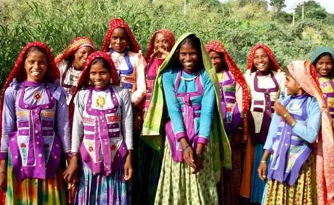 Garasia Tribe :  నచ్చిన వ్యక్తితో సహజీవనం..పిల్లలు పుట్టాకే పెళ్లి..! Garasia Tribe :  నచ్చిన వ్యక్తితో సహజీవనం..పిల్లలు పుట్టాకే పెళ్లి..!