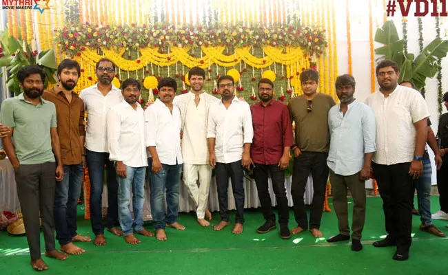 VD 11: విజయ్ దేవరకొండ, సమంత జంటగా శివ నిర్వాణ దర్శకత్వంలో సినిమా ఘనంగా ప్రారంభం.. VD 11: విజయ్ దేవరకొండ, సమంత జంటగా శివ నిర్వాణ దర్శకత్వంలో సినిమా ఘనంగా ప్రారంభం..