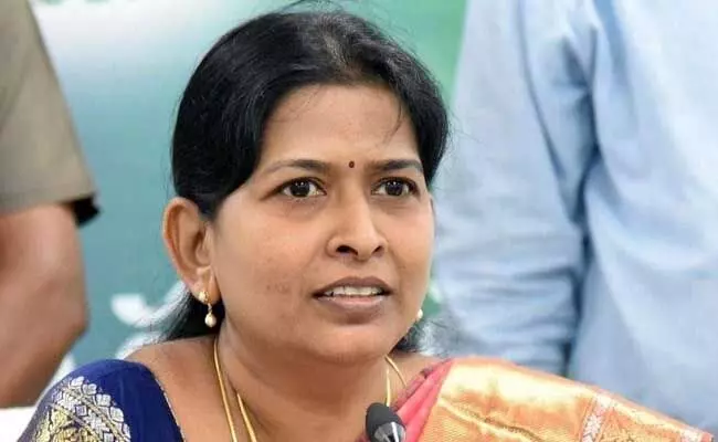 Taneti Vanitha : విజయవాడ అత్యాచార ఘటనలో నిందితులను కఠినంగా శిక్షిస్తాం : హోంమంత్రి వనిత Taneti Vanitha : విజయవాడ అత్యాచార ఘటనలో నిందితులను కఠినంగా శిక్షిస్తాం : హోంమంత్రి వనిత