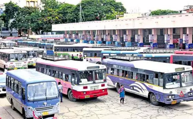TSRTC: విపరీతంగా పెరిగిన టికెట్ ఛార్జీలు.. ఆర్టీసీకి ఏకంగా రూ.20-30 కోట్ల ఆదాయం.. TSRTC: విపరీతంగా పెరిగిన టికెట్ ఛార్జీలు.. ఆర్టీసీకి ఏకంగా రూ.20-30 కోట్ల ఆదాయం..