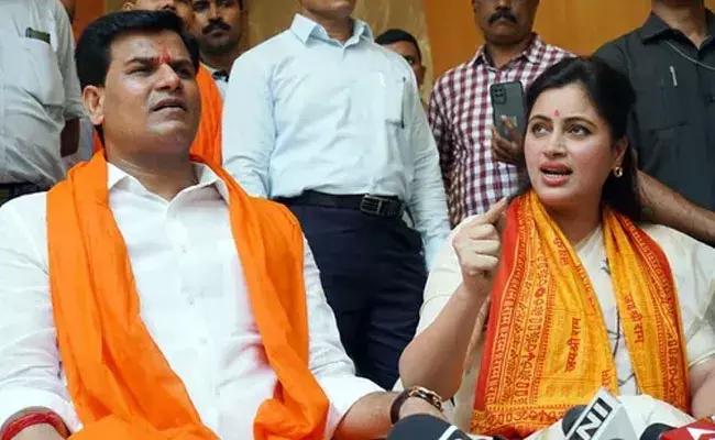 Navneet Rana: ఎంపీ దంపతులు నవనీత్ కౌర్ రాణాకు 14 రోజుల జ్యుడీషియల్ కస్టడీ.. Navneet Rana: ఎంపీ దంపతులు నవనీత్ కౌర్ రాణాకు 14 రోజుల జ్యుడీషియల్ కస్టడీ..