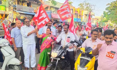 Andhra Pradesh: సీపీఎస్ రద్దు చేయాలంటూ ఉద్యోగులు రోడ్డెక్కడంతో దిగివచ్చిన ప్రభుత్వం..