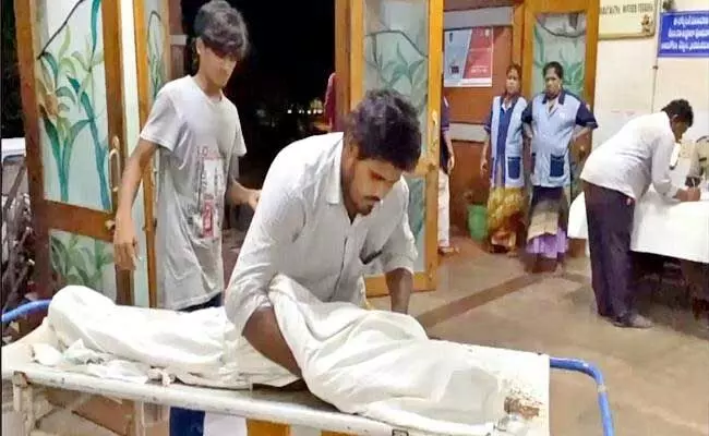 Ruia Hospital: తిరుపతి రుయా ఘటనపై ప్రభుత్వం సీరియస్.. RMOను సస్పెండ్ చేస్తూ ఉత్తర్వులు Ruia Hospital: తిరుపతి రుయా ఘటనపై ప్రభుత్వం సీరియస్.. RMOను సస్పెండ్ చేస్తూ ఉత్తర్వులు