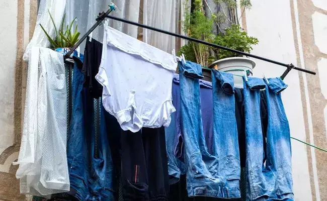 UAE: బాల్కనీలో బట్టలు ఆరేస్తే రూ.20 వేలు ఫైన్.. రూల్ వెనుక వింత కారణం..