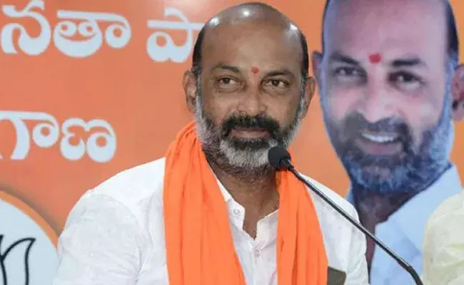 Bandi Sanjay: డిప్రెషన్లో కేసీఆర్ తిక్కతిక్కగా మాట్లాడుతున్నారు: బండి సంజయ్ Bandi Sanjay: డిప్రెషన్లో కేసీఆర్ తిక్కతిక్కగా మాట్లాడుతున్నారు: బండి సంజయ్