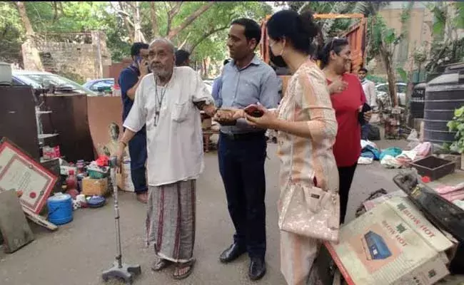 Guru Mayadhar Raut : 90ఏళ్ల పద్మశ్రీ అవార్డు గ్రహీతను రోడ్డు పైన నిలబెట్టారు..!