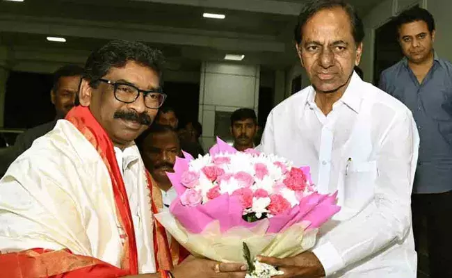 KCR: బీజేపీపై ఎదురుదాడి చేయాల్సిందేనని నిర్ణయించిన ఇద్దరు సీఎంలు.. KCR: బీజేపీపై ఎదురుదాడి చేయాల్సిందేనని నిర్ణయించిన ఇద్దరు సీఎంలు..