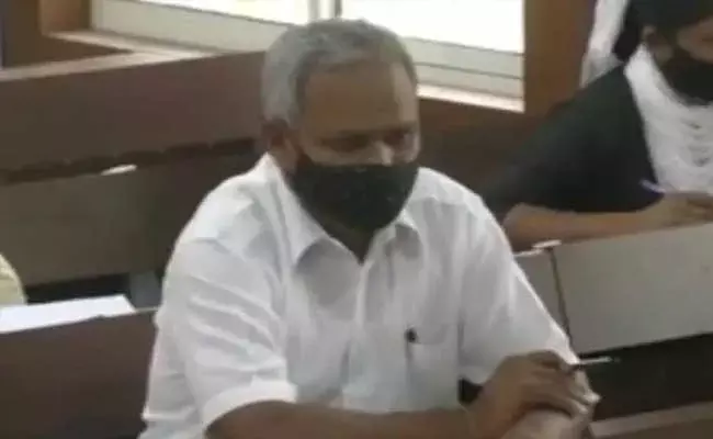 Odisha : 70 ఏళ్ల వయసులో టెన్త్ పరీక్షలు రాసిన ఎమ్మెల్యే..!