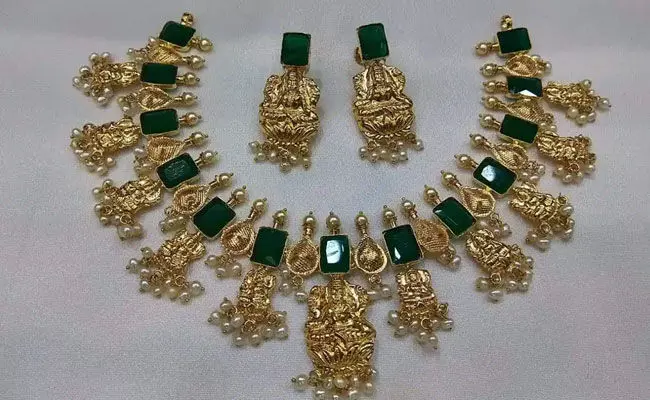Gold and Silver Rates Today: బంగారం, వెండి ధరల్లో భారీగా తగ్గింపు.. Gold and Silver Rates Today: బంగారం, వెండి ధరల్లో భారీగా తగ్గింపు..