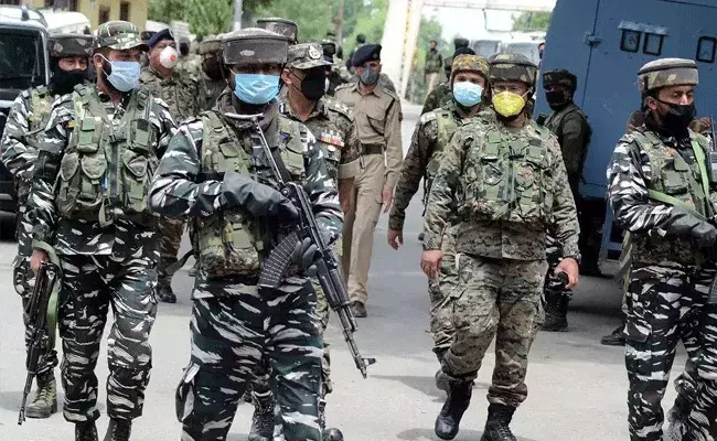 CRPF Deputy Commandant Recruitment 2022: ఇంజినీరింగ్ అర్హతతో సెంట్రల్ రిజర్వ్ పోలీస్ ఫోర్స్ లో ఉద్యోగాలు: జీతం. రూ.75,000 CRPF Deputy Commandant Recruitment 2022: ఇంజినీరింగ్ అర్హతతో సెంట్రల్ రిజర్వ్ పోలీస్ ఫోర్స్ లో ఉద్యోగాలు: జీతం. రూ.75,000