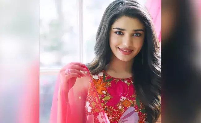 Krithi Shetty: అలాంటి పాత్రలో నటించాలనుంది: కృతి శెట్టి Krithi Shetty: అలాంటి పాత్రలో నటించాలనుంది: కృతి శెట్టి