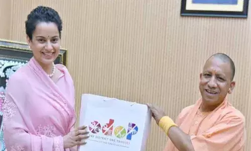 Kangana Ranaut : సీఎం యోగి ఆదిత్యనాథ్ను కలిసిన కంగనా రనౌత్ Kangana Ranaut : సీఎం యోగి ఆదిత్యనాథ్ను కలిసిన కంగనా రనౌత్