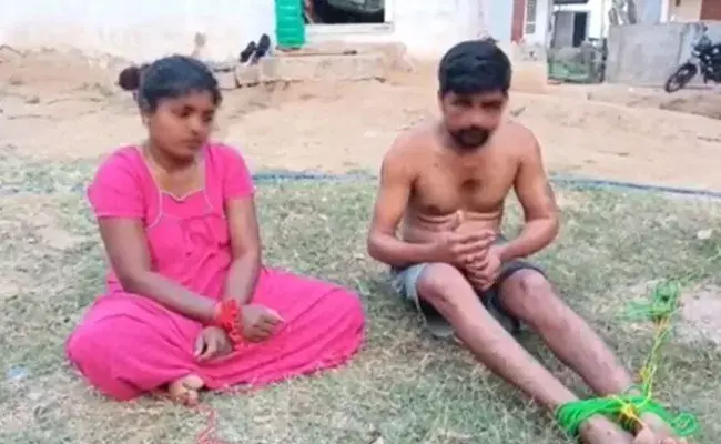 Mulugu District: భార్య వివాహేతర సంబంధం.. రెడ్ హ్యాండెడ్గా పట్టుకొని తాళ్లతో కట్టేసిన భర్త.. Mulugu District: భార్య వివాహేతర సంబంధం.. రెడ్ హ్యాండెడ్గా పట్టుకొని తాళ్లతో కట్టేసిన భర్త..