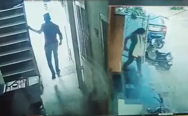 SR Nagar: సరసాల కోసం అద్దె ఇల్లు డ్రామా.. ఉన్నట్టుండి ఓనర్ రావడంతో సీన్ రివర్స్.. SR Nagar: సరసాల కోసం అద్దె ఇల్లు డ్రామా.. ఉన్నట్టుండి ఓనర్ రావడంతో సీన్ రివర్స్..