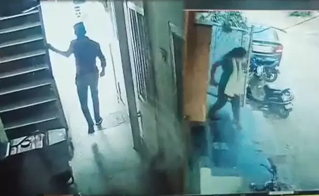 SR Nagar: సరసాల కోసం అద్దె ఇల్లు డ్రామా.. ఉన్నట్టుండి ఓనర్ రావడంతో సీన్ రివర్స్.. SR Nagar: సరసాల కోసం అద్దె ఇల్లు డ్రామా.. ఉన్నట్టుండి ఓనర్ రావడంతో సీన్ రివర్స్..