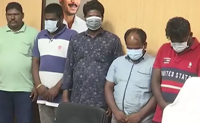 Chittoor: చిత్తూరులో జోరుగా ఐపీఎల్ క్రికెట్ బెట్టింగ్.. బాల్ టు బాల్, ఓవర్ టు ఓవర్ పేరుతో.. Chittoor: చిత్తూరులో జోరుగా ఐపీఎల్ క్రికెట్ బెట్టింగ్.. బాల్ టు బాల్, ఓవర్ టు ఓవర్ పేరుతో..