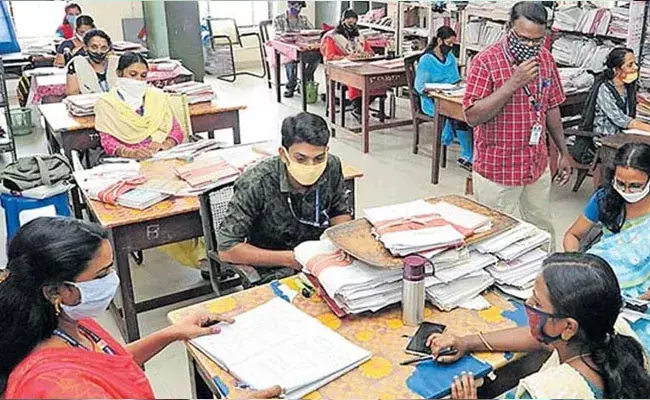 Andhra Pradesh: ఏపీ ప్రభుత్వ ఉద్యోగులకు అందని జీతాలు.. అప్పులు దొరికితేనే..