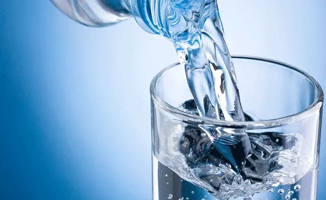 Daily Drinking Water Consumption : ప్రతిరోజూ ఎంత నీరు త్రాగాలి? నీటి వల్ల ఉపయోగాలు.. Daily Drinking Water Consumption : ప్రతిరోజూ ఎంత నీరు త్రాగాలి? నీటి వల్ల ఉపయోగాలు..
