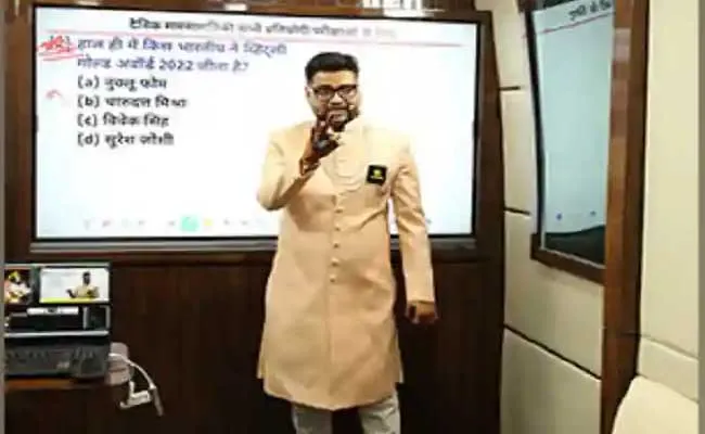 Rajasthan : పెళ్లి రోజు కూడా లీవ్ పెట్టలే.. నెటిజన్లు ఫిదా..! Rajasthan : పెళ్లి రోజు కూడా లీవ్ పెట్టలే.. నెటిజన్లు ఫిదా..!