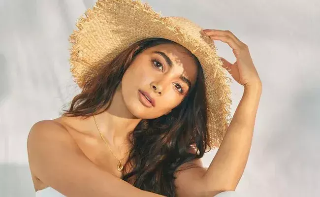 Pooja Hegde: అతడి వల్ల నా హార్ట్ బ్రేక్ అయ్యింది: పూజా హెగ్డే Pooja Hegde: అతడి వల్ల నా హార్ట్ బ్రేక్ అయ్యింది: పూజా హెగ్డే