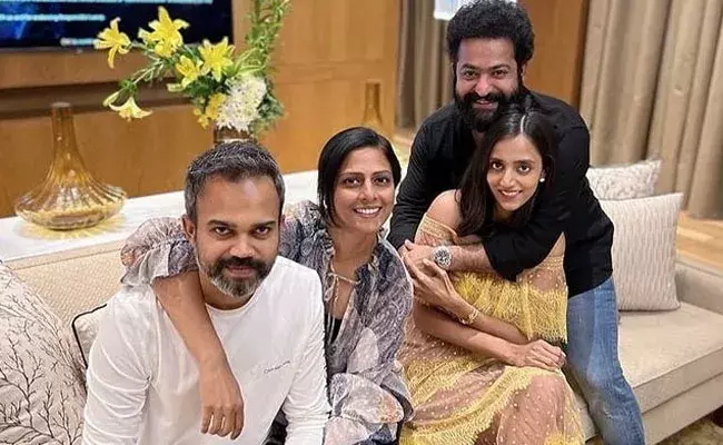 NTR: ప్రశాంత్ నీల్ ఫ్యామిలీతో ఎన్‌టీఆర్.. స్పెషల్ ఏంటంటే..
