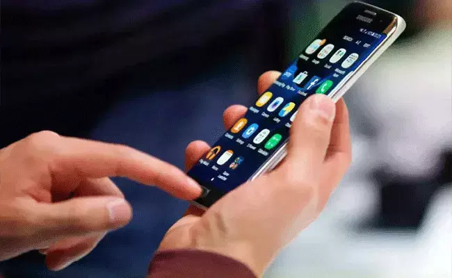 Illegal loan apps: ఆర్బిఐ హెచ్చరిక.. ఆన్ లైన్ లోన్ పేరిట నకిలీ యాప్ లు Illegal loan apps: ఆర్బిఐ హెచ్చరిక.. ఆన్ లైన్ లోన్ పేరిట నకిలీ యాప్ లు