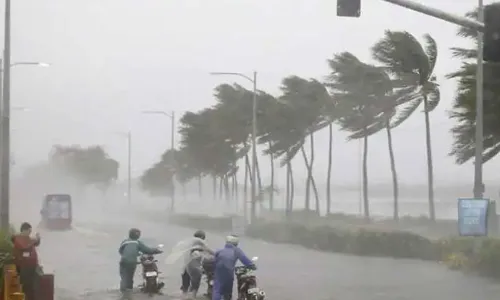 Andhra Pradesh: ఏపీకి తుఫాన్ ముప్పు.. ఆరోజు నుండే భారీ వర్షాలు.. Andhra Pradesh: ఏపీకి తుఫాన్ ముప్పు.. ఆరోజు నుండే భారీ వర్షాలు..