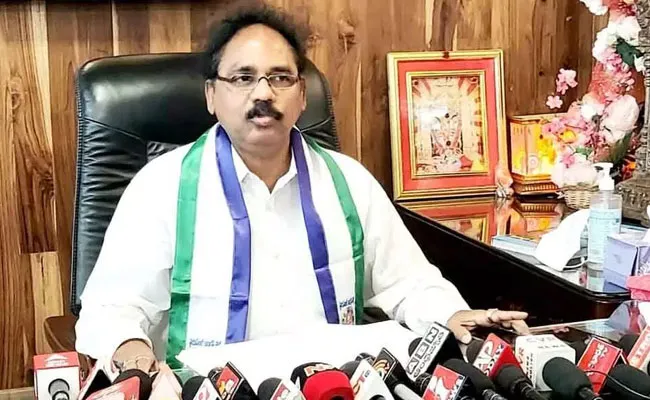 Visakhapatnam: విశాఖ వైసీపీలో వర్గపోరు.. ఎమ్మెల్యే వర్సెస్ ఎంపీ.. Visakhapatnam: విశాఖ వైసీపీలో వర్గపోరు.. ఎమ్మెల్యే వర్సెస్ ఎంపీ..