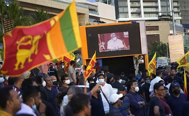 Sri Lanka Emergency : ఎమర్జెన్సీ ప్రకటించిన శ్రీలంక...! Sri Lanka Emergency : ఎమర్జెన్సీ ప్రకటించిన శ్రీలంక...!