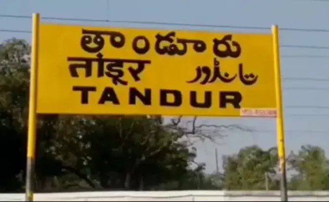 Vikarabad: పెళ్లి చేసుకుంటానని మోసం చేసిన యువకుడు.. మగబిడ్డకు జన్మనిచ్చిన మైనర్ బాలిక.. Vikarabad: పెళ్లి చేసుకుంటానని మోసం చేసిన యువకుడు.. మగబిడ్డకు జన్మనిచ్చిన మైనర్ బాలిక..